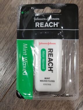 Johnson & Johnson REACH Mint Waxed Floss